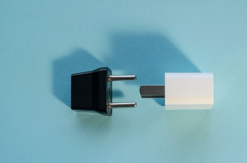 定製旅行萬用充電器，為你的禮品增添一抹亮色